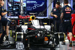 De Red Bull Racing RB12 van Daniel Ricciardo met hetAeroscreen