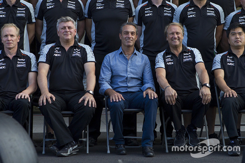 Sesion de fotos del equipo Sahara Force India con Carlos Slim presidente de América Móvil