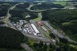 Sfeerbeeld paddock en circuit