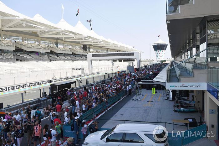 Fans en pit lane