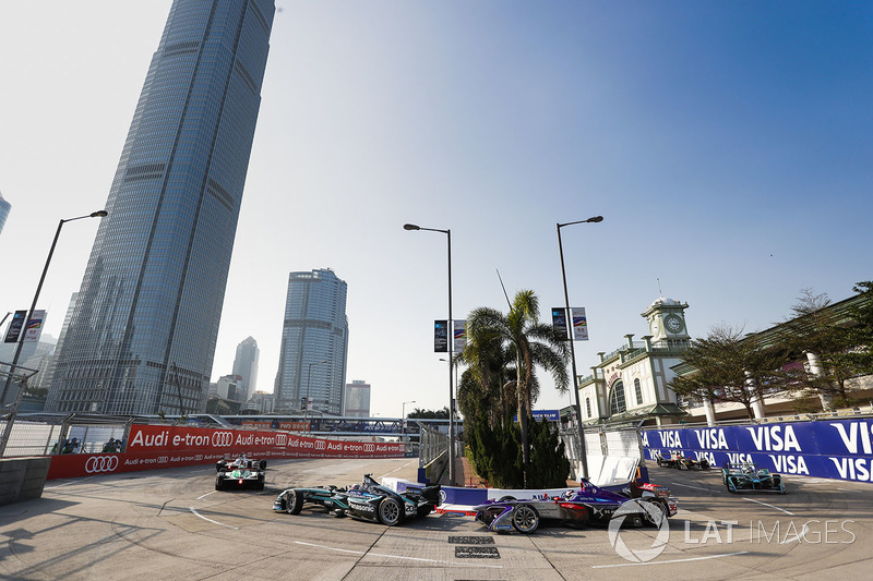 Mitch Evans, Jaguar Racing leads Alex Lynn, DS Virgin Racing