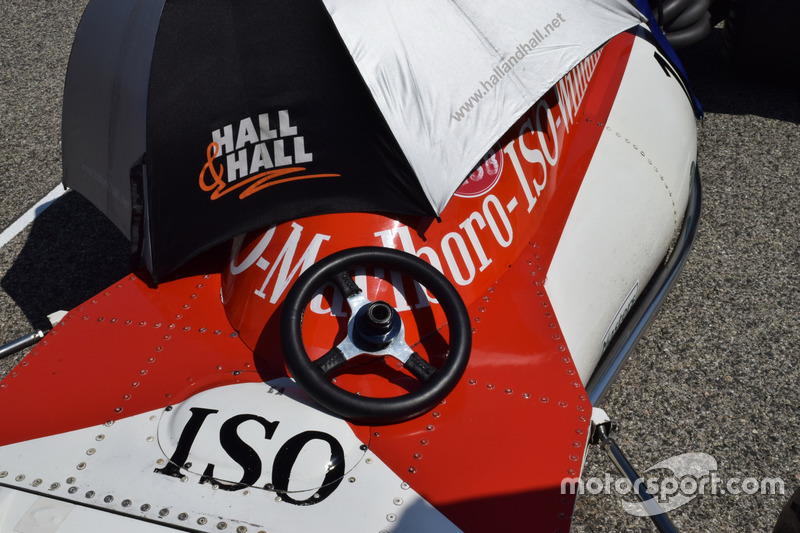 Monoposto storica di F1 in griglia