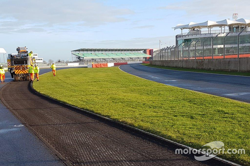 Riasfaltatura circuito di Silverstone