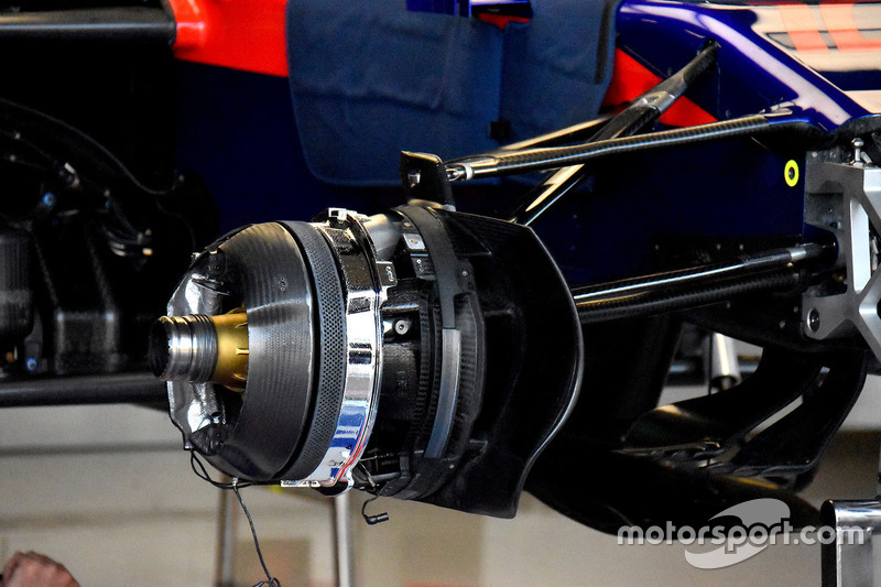 Scuderia Toro Rosso STR13 brakes
