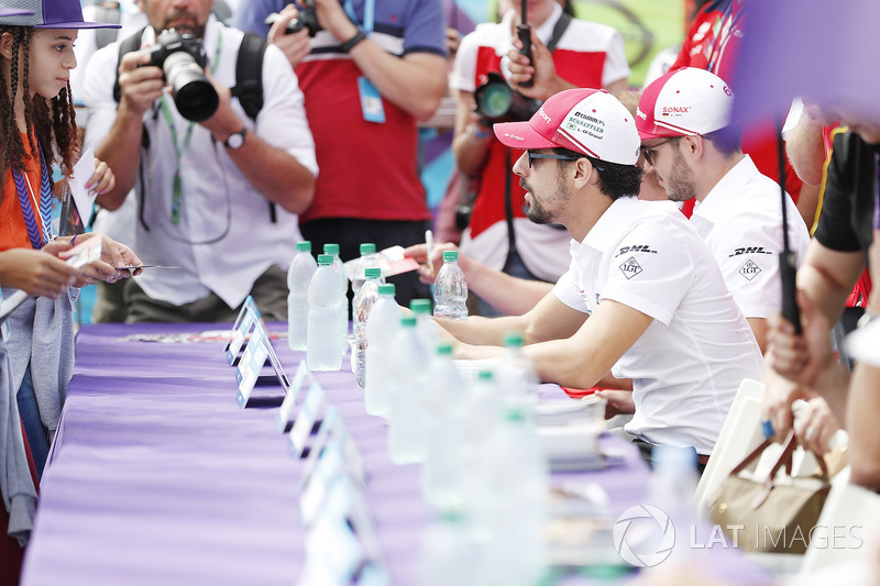 Lucas di Grassi, Audi Sport ABT Schaeffler, firma de autógrafos