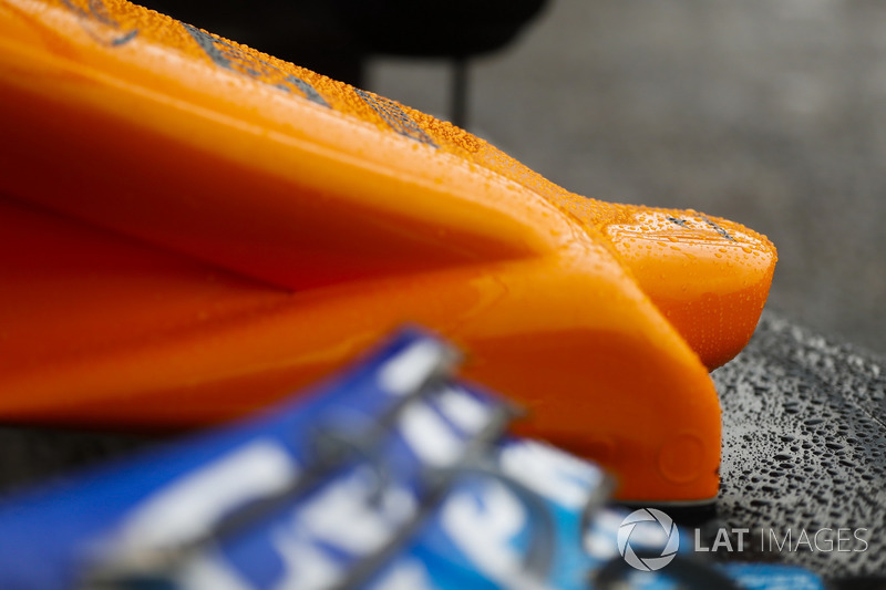 Ніс McLaren MCL33