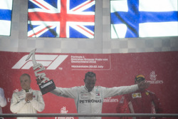 Podium: Race winner Lewis Hamilton, Mercedes AMG F1