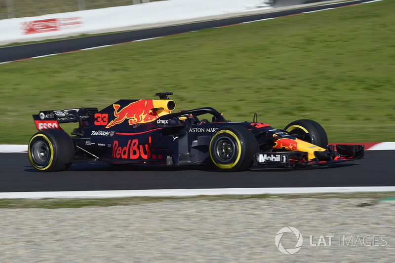 Seguido de Max Verstappen, a 0s253 de Vettel, dando 130 giros.