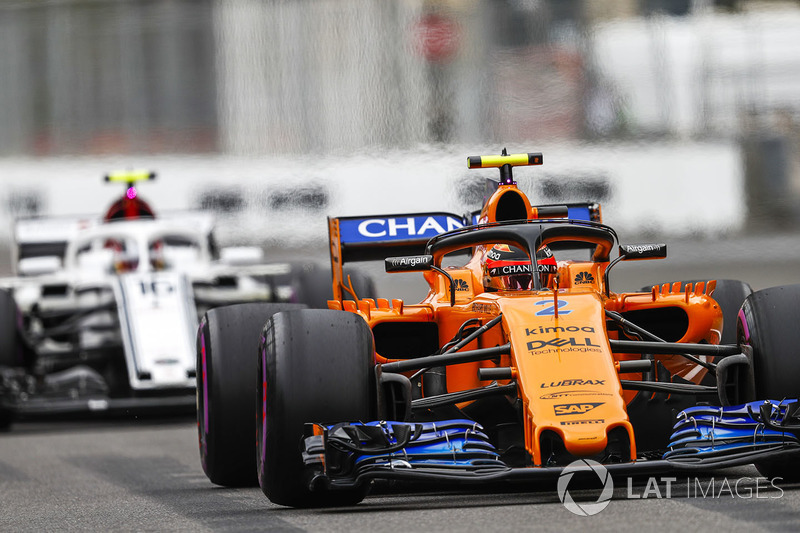 Stoffel Vandoorne, McLaren MCL33 Renault, leads Charles Leclerc, Sauber C37 Ferrari