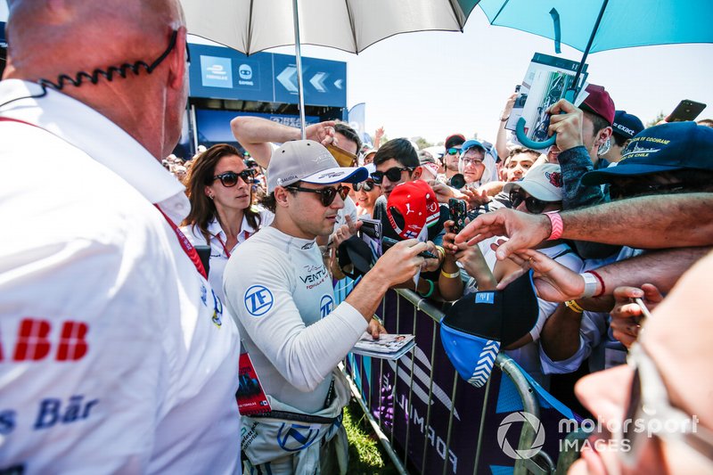 Felipe Massa, Venturi Formula E signs autographs