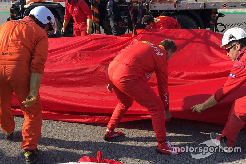 Sebastian Vettel, Ferrari SF90 s'arrête en bord de piste