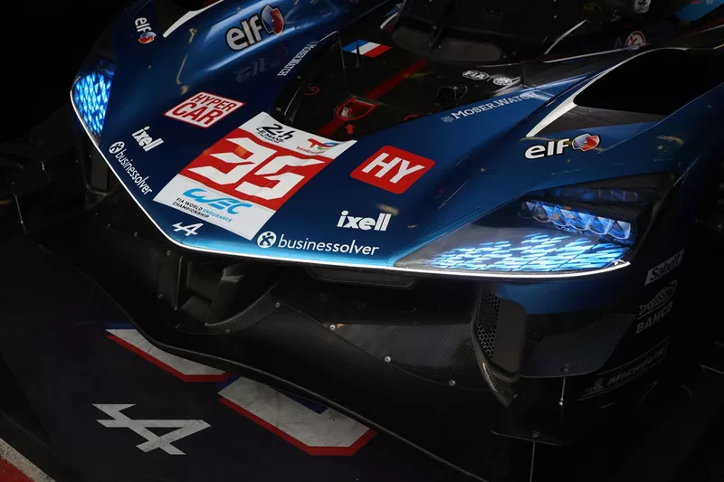 #35 Alpine Endurance Team Alpine A424 : Paul-Loup Chatin, Ferdinand Habsburg, Charles Milesi