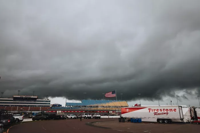 Storm roll in