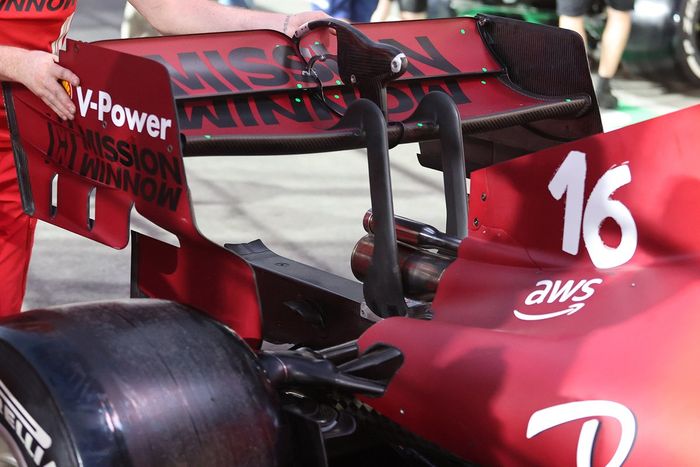 Detalle del alerón trasero del Ferrari SF21
