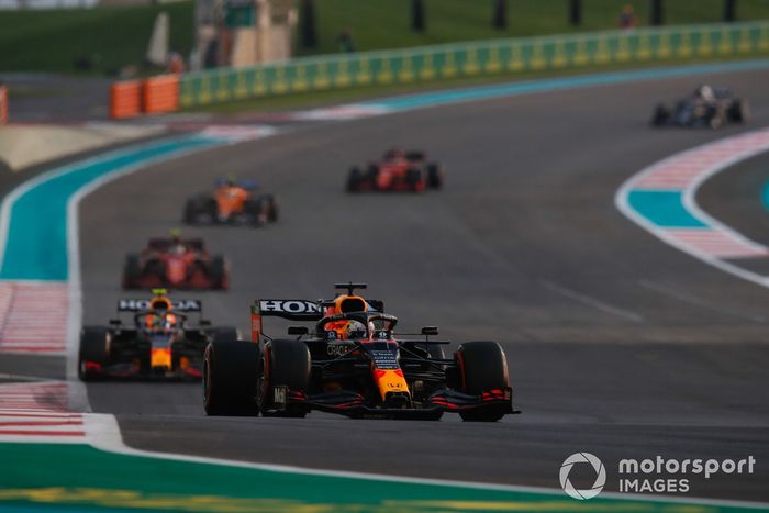 Max Verstappen, Red Bull Racing RB16B, Sergio Pérez, Red Bull Racing RB16B, Charles Leclerc, Ferrari SF21