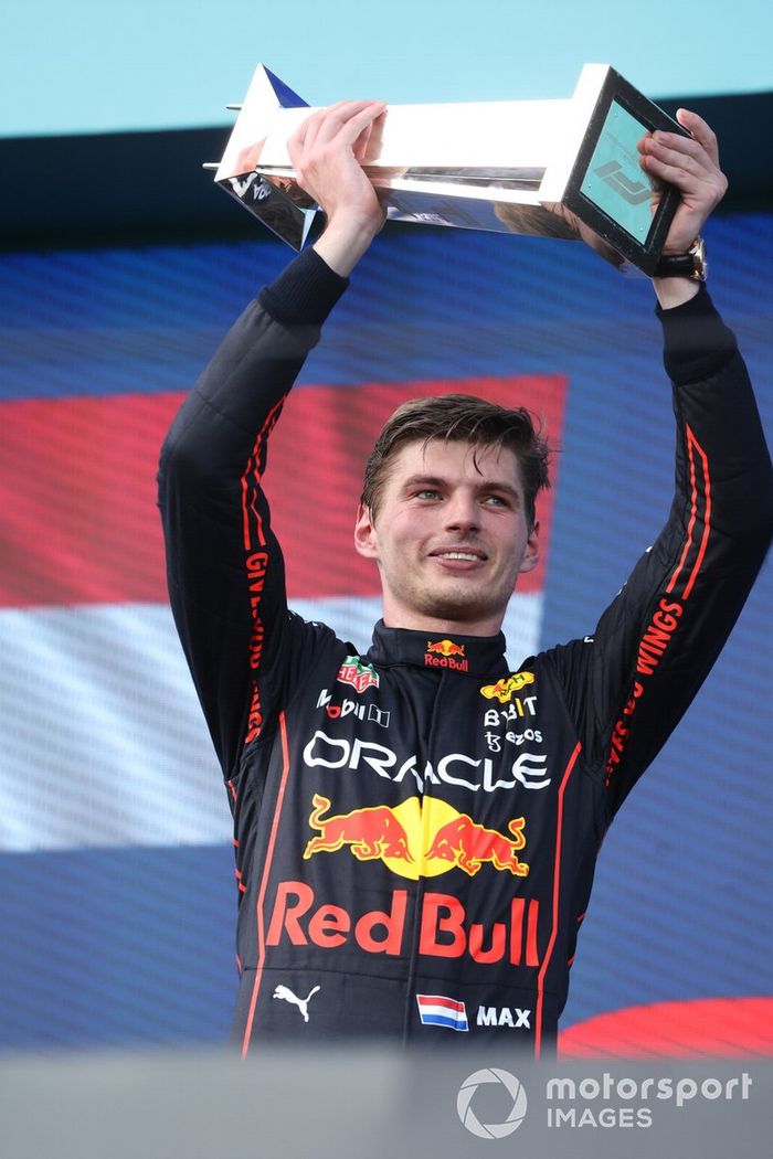 Podio: ganador Max Verstappen, Red Bull Racing