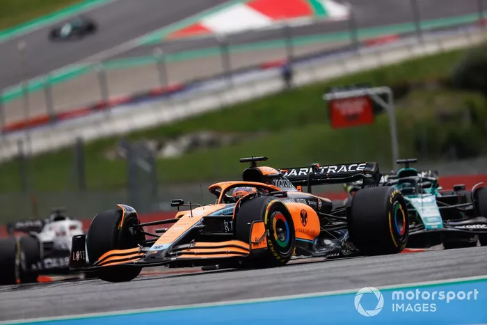 Daniel Ricciardo, McLaren MCL36, Lance Stroll, Aston Martin AMR22
