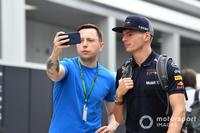 Max Verstappen, Red Bull Racing fans selfie