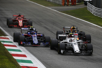 Pierre Gasly, Scuderia Toro Rosso STR13, Charles Leclerc, Alfa Romeo Sauber C37, Sebastian Vettel, Ferrari SF71H ve Daniel Ricciardo, Red Bull Racing RB14