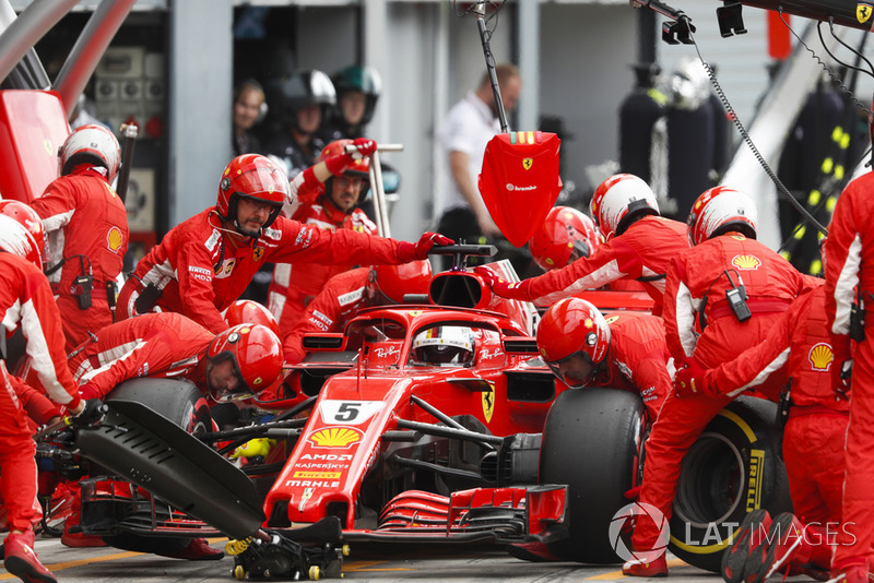Sebastian Vettel, Ferrari SF71H, pits