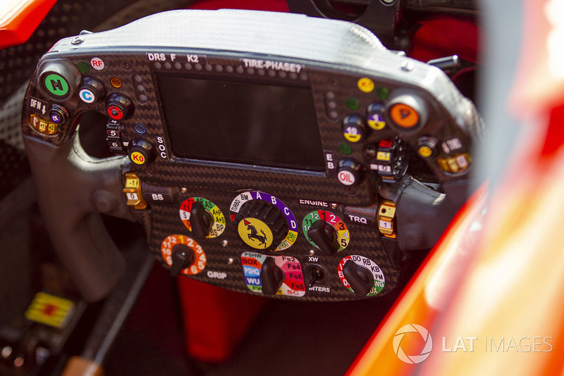 Ferrari SF71H, kormány