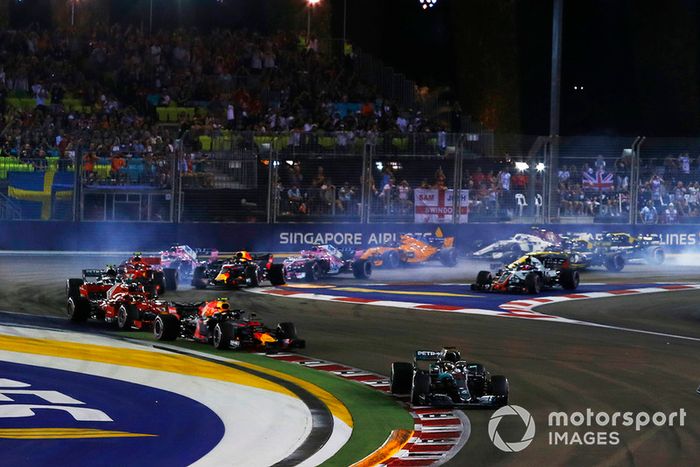 Lewis Hamilton, Mercedes AMG F1 W09 EQ Power+ lidera a Max Verstappen, Red Bull Racing RB14 y Sebastian Vettel, Ferrari SF71H