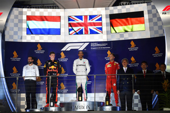 Max Verstappen, Red Bull Racing, Lewis Hamilton, Mercedes AMG F1 et Sebastian Vettel, Ferrari sur le podium