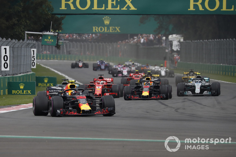 Max Verstappen, Red Bull Racing RB14 mène au départ