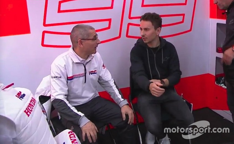 Jorge Lorenzo en el box del Repsol Honda