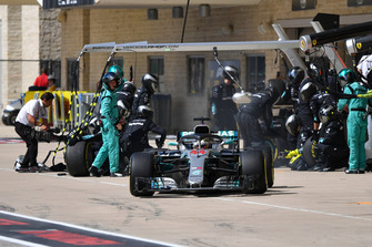 Lewis Hamilton, Mercedes-AMG F1 W09 aux stands