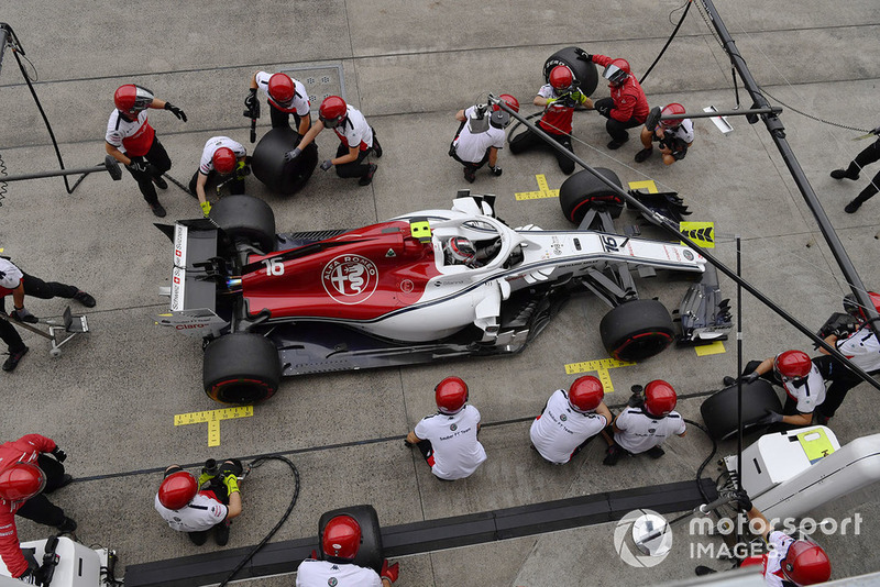Charles Leclerc, Sauber C37 pit stop