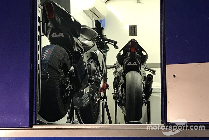 Galería: el test de Hamilton en Jerez con la Superbike