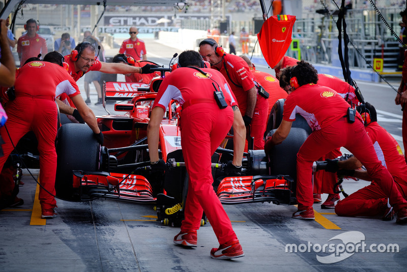 Sebastian Vettel, Ferrari SF71H, pits