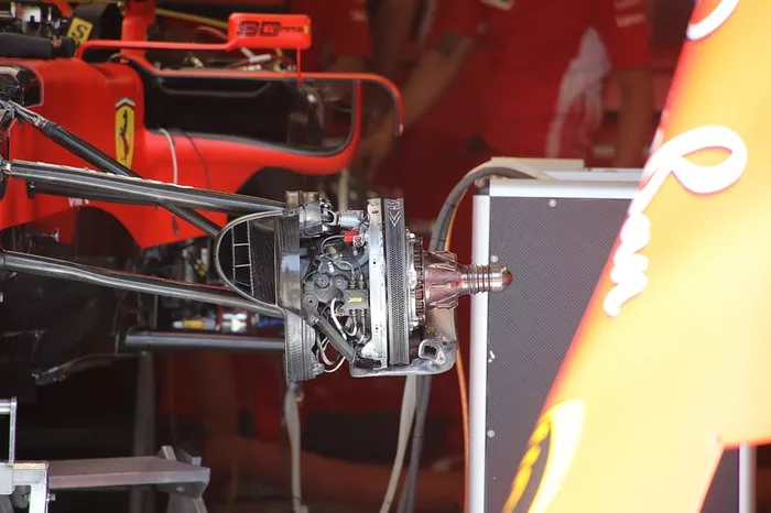 Suspensión delantera del Ferrari SF90