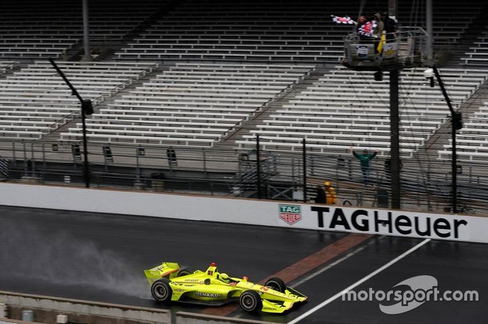 Ganador de la carrera Simon Pagenaud, Team Penske Chevrolet