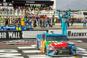 Race Winner Kyle Busch, Joe Gibbs Racing, Toyota Camry M&M's Hazelnut