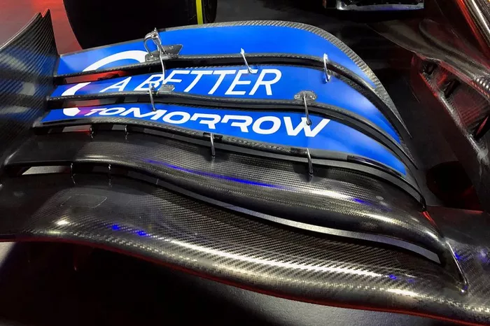 McLaren MCL35 detalle del alerón delantero