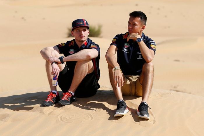 Max Verstappen, Alexander Albon, Red Bull Racing, Red Bull Desert Racing en Skydive Dubai