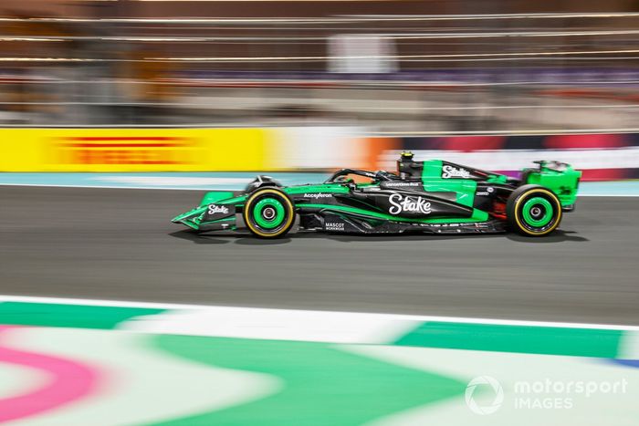 Zhou Guanyu, Stake F1 Team Kick Sauber C44