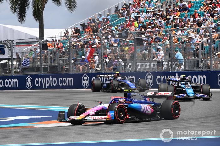 Yuki Tsunoda, RB F1 Team VCARB 01, Pierre Gasly, Alpine A524, Logan Sargeant, Williams FW46