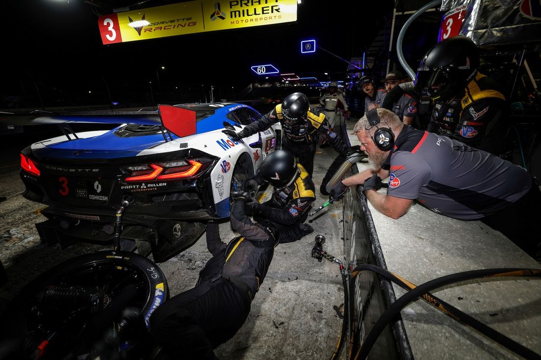 #3 Corvette Racing by Pratt Miller Motorsports Corvette Z06 GT3.R: Antonio Garcia, Alexander Sims, Daniel Juncadella