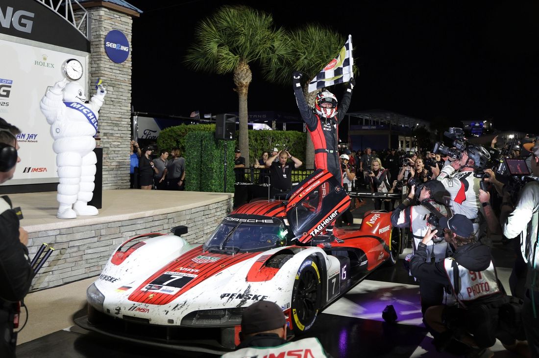 Zwycięzca wyścigu #7 Porsche Penske Motorsport Porsche 963: Felipe Nasr, Nick Tandy, Laurens Vanthoor