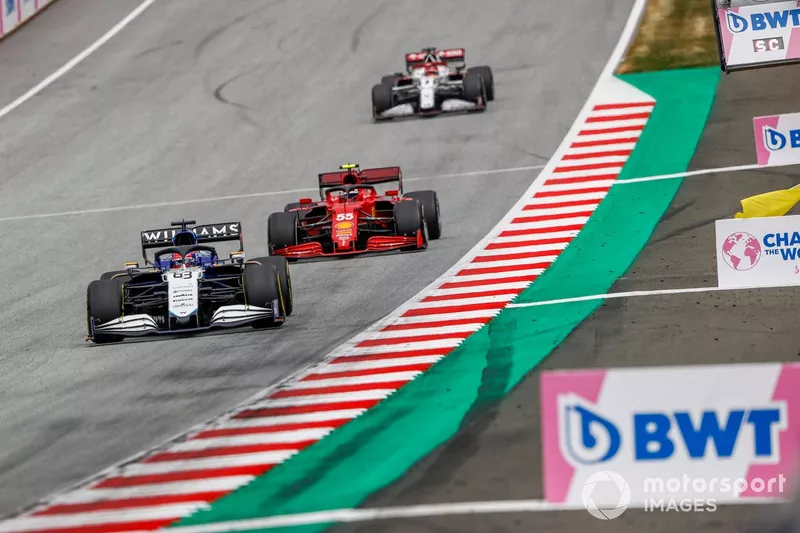 George Russell, Williams FW43B, Carlos Sainz Jr., Ferrari SF21, Kimi Raikkonen, Alfa Romeo Racing C41