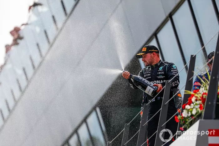 Podio: segundo lugar Valtteri Bottas, Mercedes