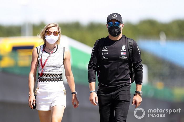 Valtteri Bottas, Mercedes-AMG F1 con Tiffany Cromwell