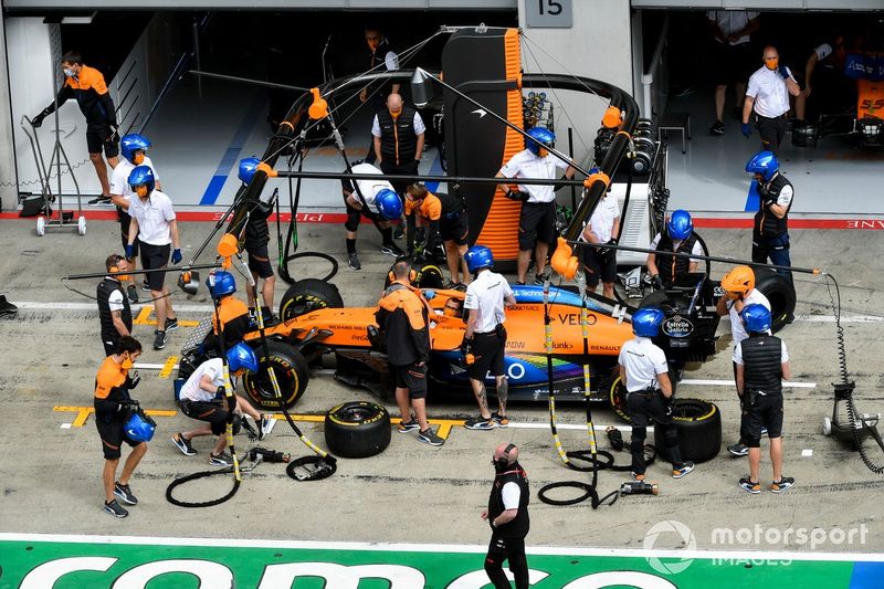 McLaren practica pitstops