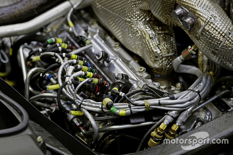 Audi R18: Motordetail