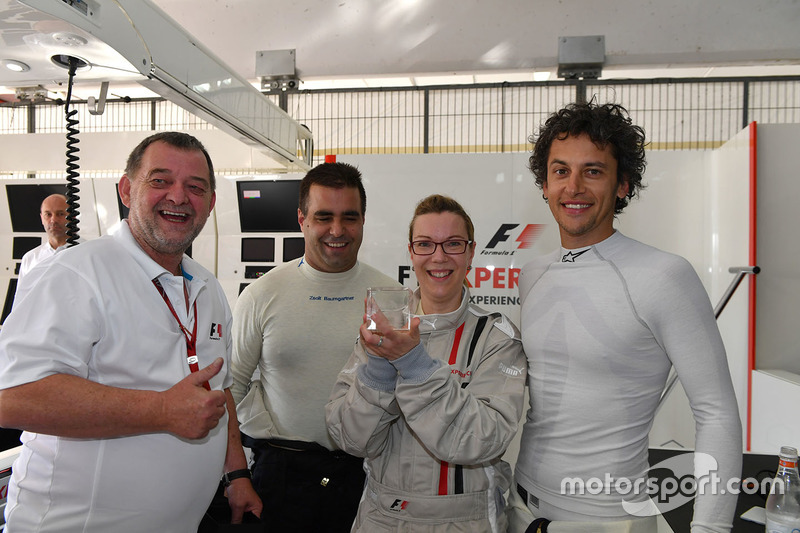 Пассажир двухместного автомобиля F1 Experiences, Пол Стоддарт, Жолт Баумгартнер, Патрик Фризахер