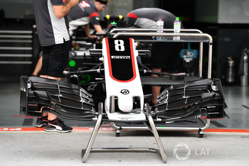 Nez et aileron avant de la Haas F1 Team VF-17