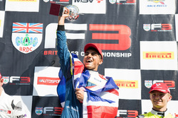 Le vainqueur Enaam Ahmed, Carlin